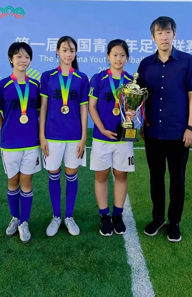  曼城女足夺得联赛冠军创历史  