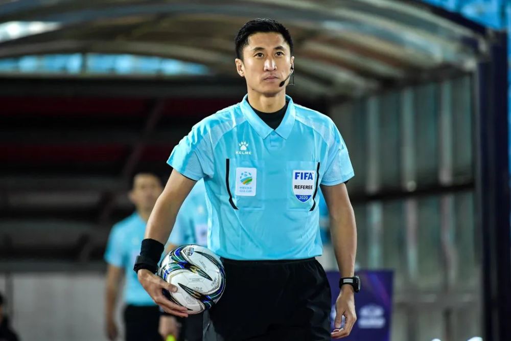  德甲裁判争议不断，VAR判罚再掀舆论风暴  